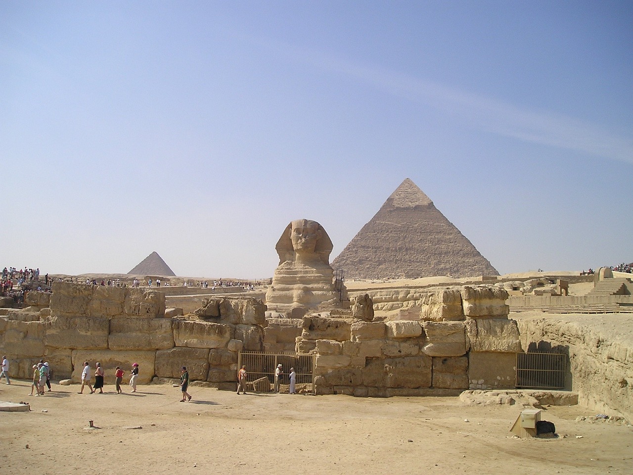 the great pyramids of giza and the sphinx