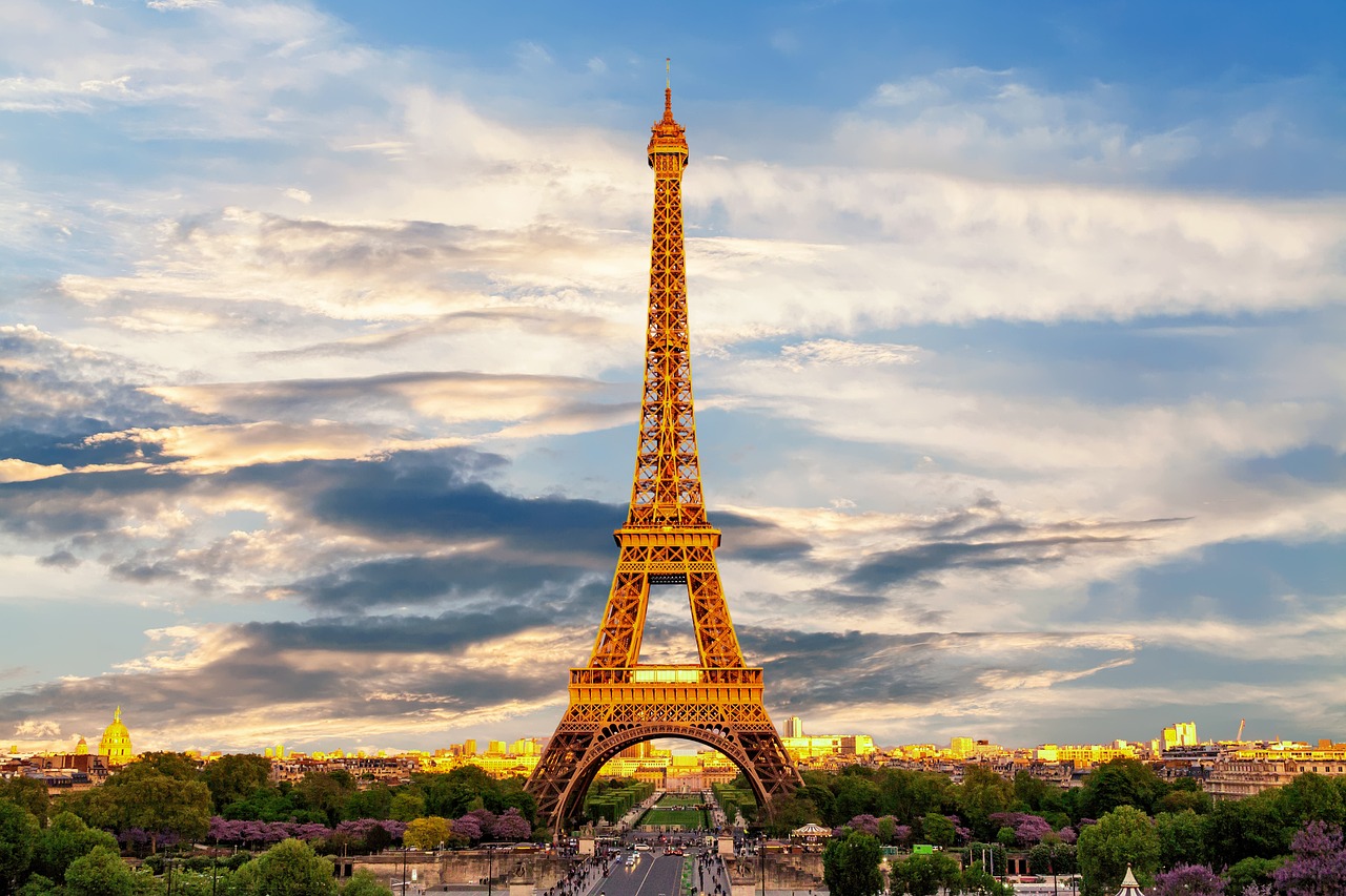 Eiffel Tower in Paris - Activity guide